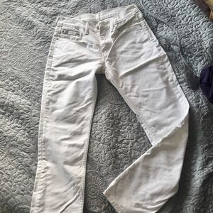 Levi’s white jeans. W- 28 L- 30